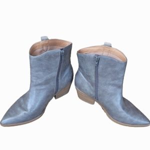 🎉Host Pick🎉 Universal Threads Gray Boots